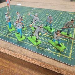 toy soldiers