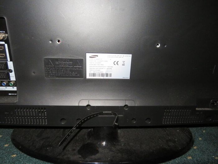 32 Inch Samsung TV (HDMI, no remote)