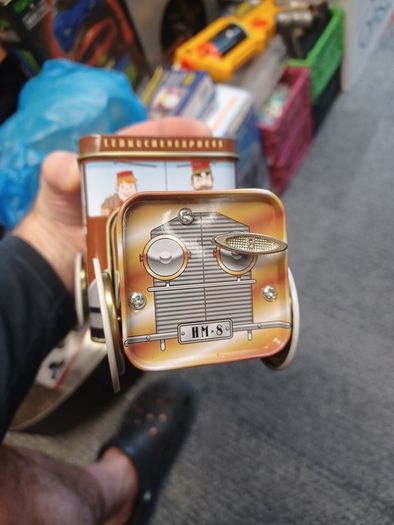 Car Musical sweet tin