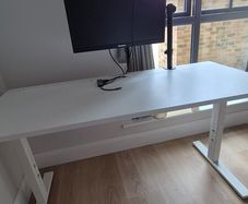 Selling Office IKEA desk + Built-In Socket board