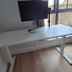 Selling Office IKEA desk + Built-In Socket board