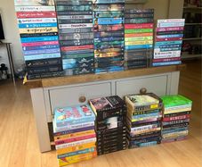 Large collection of young adult, teen, and children's books (fantasy, sci-fi, romance)