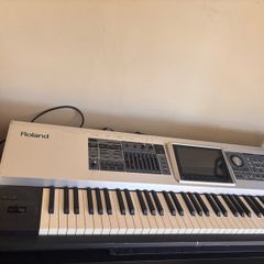 SELLING ASAP Multi intstrument synth/gran piano keyboard  + desktop Roland speaker