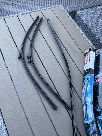 Bosch aero ap30u 750mm x2 as new wipe blades/removed without use due to car change.