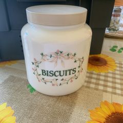 Eternal Beau Biscuit barrel / storage jar