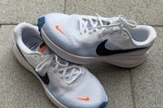 nike revolution 8