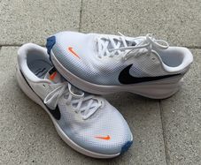 nike revolution 8