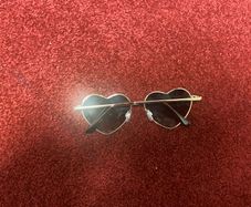 Fashionable sun glasses
