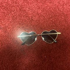 Fashionable sun glasses