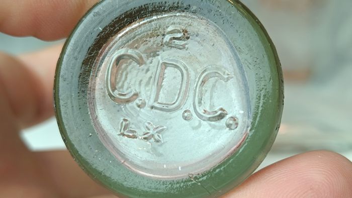 499 - Set of 6 Vintage Clear Glass Screw Cork Top Collectible Decorative Bottles and Jars