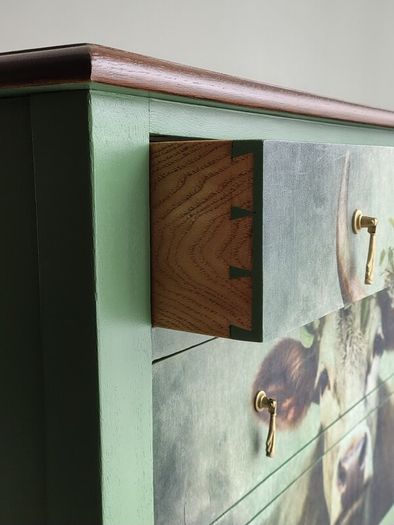 Vintage chest of drawers