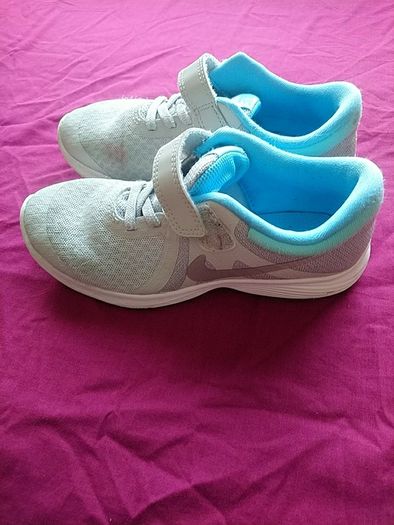 Nike girls shoe