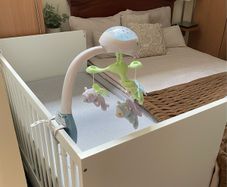 baby white crib