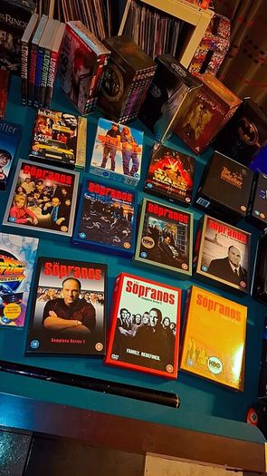 Hundreds of collectible dvd boxsets