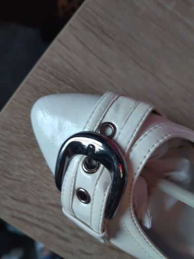white shoes size 38