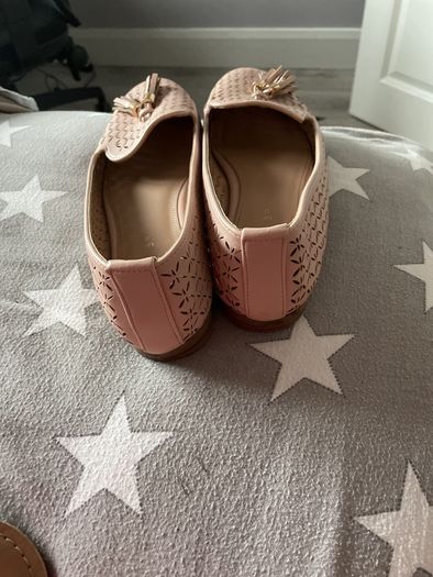 Pink pumps