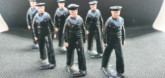Rare and hard to find Vintage Early Britain's Hand Painted Lead Toy Soldiers (1940's) 6 Marching Sailors