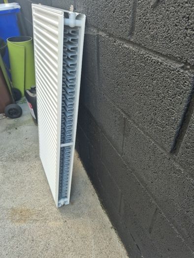 4ft x 2ft white radiator perfect condition