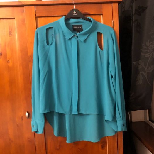 ALL PRICES REDUCED- Genuine MinkPink Turqouise blouse