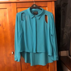 ALL PRICES REDUCED- Genuine MinkPink Turqouise blouse