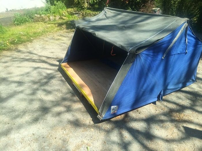 Roof tent