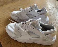 Nike Huaraches white runners