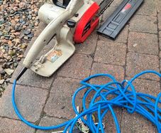 electric chainsaw