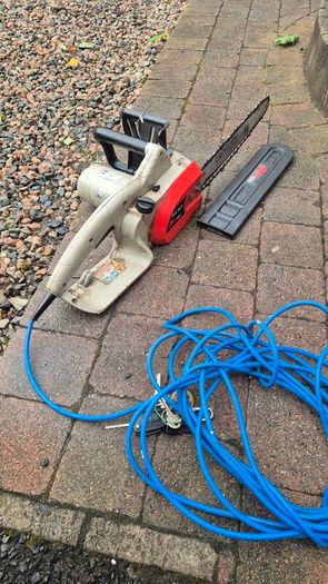 electric chainsaw