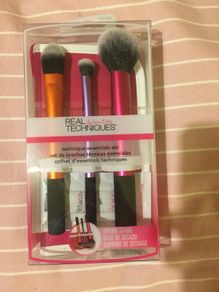 Real techniques makeup brushes and drying stand