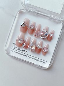 Press on nails