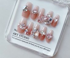 Press on nails