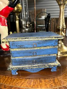 vintage jewellery or trinket box
