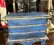 vintage jewellery or trinket box