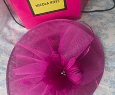 stunning nicola ross fascinator wore   once  was 165e selling for  100e