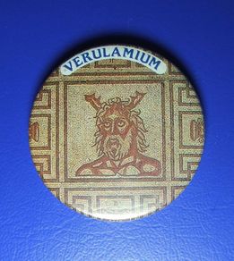 VERULAMIUM (St. Alban's) - a button badge issued by the Verulamium Museum at St. Albans (1980's)