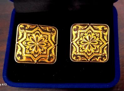 Vintage charming pair of cufflinks.