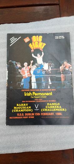 2 x boxing programmes,, Barry mcguigan fight 15th February 1986  R.D.S dublin ,and Steve Collins fight,9 September 1995 Cork, , 2 x irish boxing champions,,2 x legends of irish boxing...