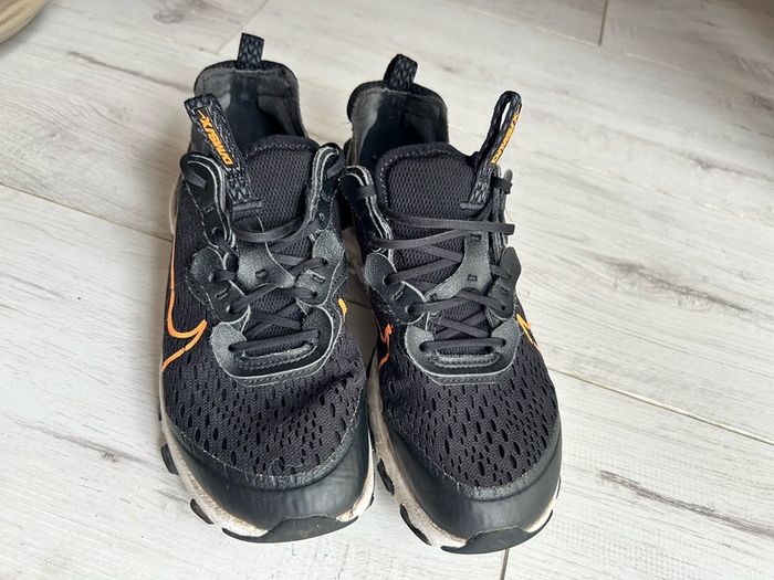 Nike D/M/S/X Dimsix black orange boys runners trainers size 4