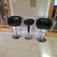 3 bar stools