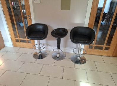 3 bar stools
