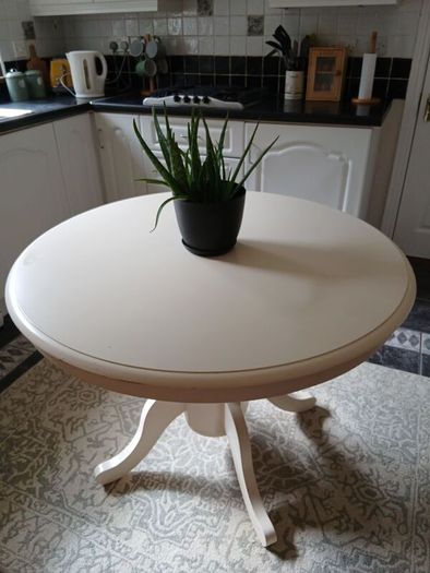Round Kitchen Table