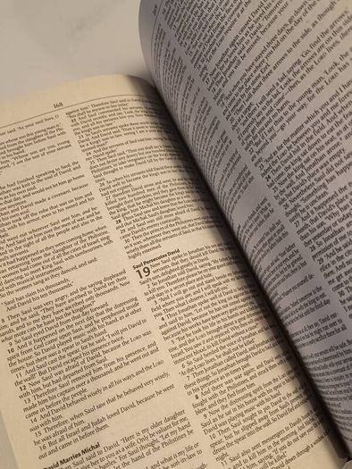 Mint Large New King James Holy Bible (copyright 1982)