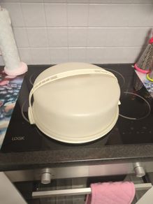 Tupperware Vintage cake carrier