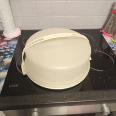 Tupperware Vintage cake carrier
