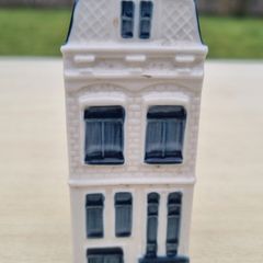Collector's house made of Delft Blue ceramic, number 71