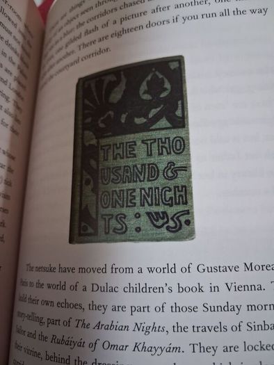 The Hare with Amber Eyes / Edmund De Waal / Illustrated/ 2011
