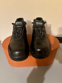COFRA composite-toe runners  Brand New Size Nine