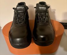 COFRA composite-toe runners  Brand New Size Nine
