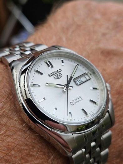 Watch Seiko 5 Automatic.