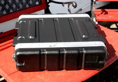 SKB 2-unit rack case